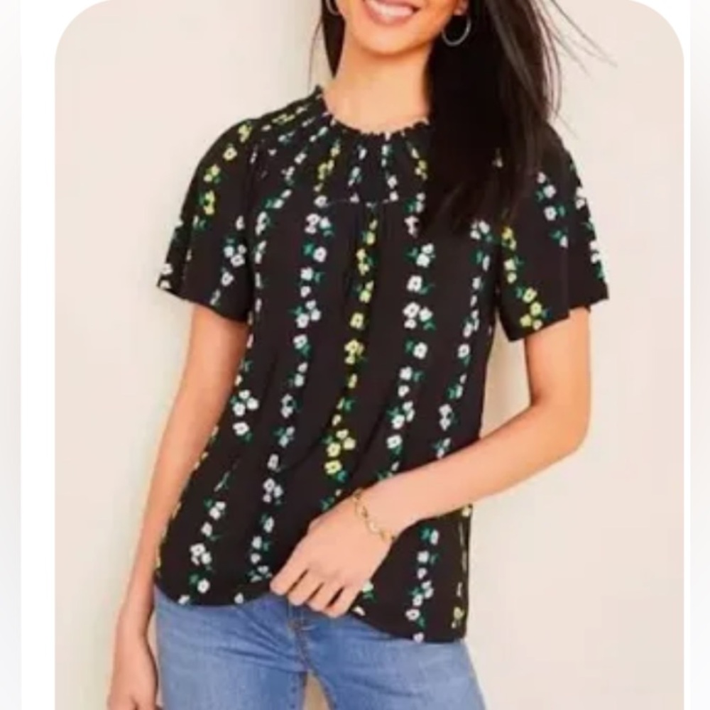 10/$13 Like New Ann Taylor smocked neckline blouse S